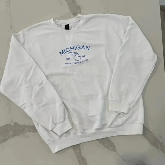 Gildan Other - Michigan Great Lakes State Pullover Crewneck White Sweatshirt Gildan Adult Large